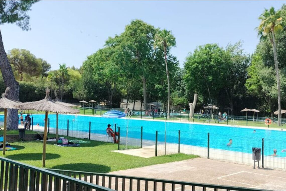 Iniciada la temporada de verano de la piscina San Juan de Alcalá de Guadaíra