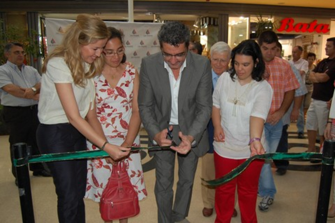 EL ALCALDE DE ALCALÁ DE GUADAÍRA INAUGURA EN EL CENTRO COMERCIAL LOS ALCORES LA TIENDA DE PROLAYA