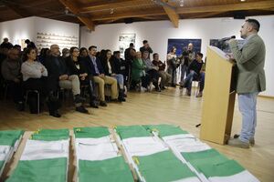 El Ayuntamiento entrega más de 50 banderas de Andalucía a entidades y centros escolares
