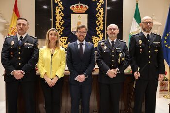 La alcaldesa destaca el servicio clave de la Policía Nacional para la seguridad en la toma de posesión del nuevo Comisario