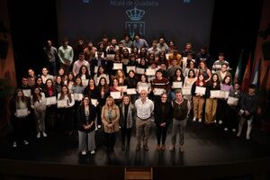 Entrega de los Premios al Mérito Académico a más de un centenar de jóvenes alcalareños que inician estudios superiores
