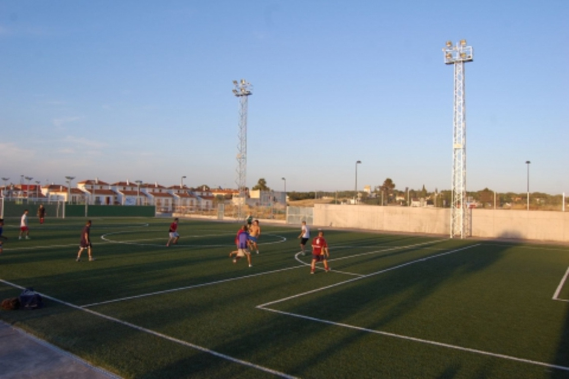 EL DISTRITO SUR ABRE SUS INSTALACIONES A UN CAMPUS DEPORTIVO DE VERANO 2012
