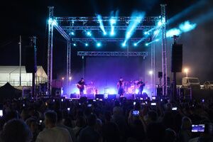 El concierto de preferia ‘Pisando Albero’ congregó 4.000 personas en Alcalá y se consolida como una cita clave de la programación juvenil