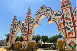 Alcalá de Guadaíra comienza su Feria 2025 con el encendido del alumbrado