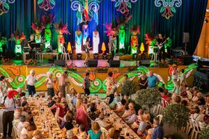 Almuerzo de convivencia para los mayores en la Feria de Alcalá 2025