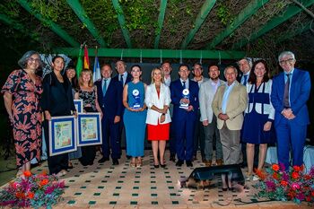 La alcaldesa destaca la colaboración empresarial en la entrega de los premios de FICA