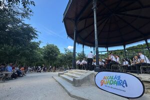La Banda de Alcalá de Guadaíra lleva su música a los Jardines de Luxemburgo en el corazón de la capital francesa