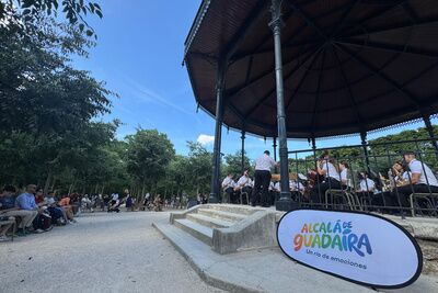 La Banda de Alcalá de Guadaíra lleva su música a los Jardines de Luxemburgo en el corazón de la capital francesa