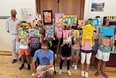 Collages, Pop-Up o Cómics como vías de acercamiento a los libros mientras se inicia el curso en la biblioteca de Alcalá