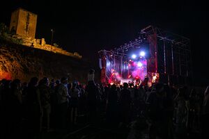 Rozalén triunfa con su concierto a los pies del Castillo de Alcalá de Guadaíra