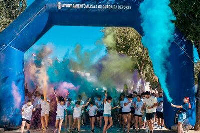 Alcalá vivió una jornada llena de color y diversión con la Fiesta Holi