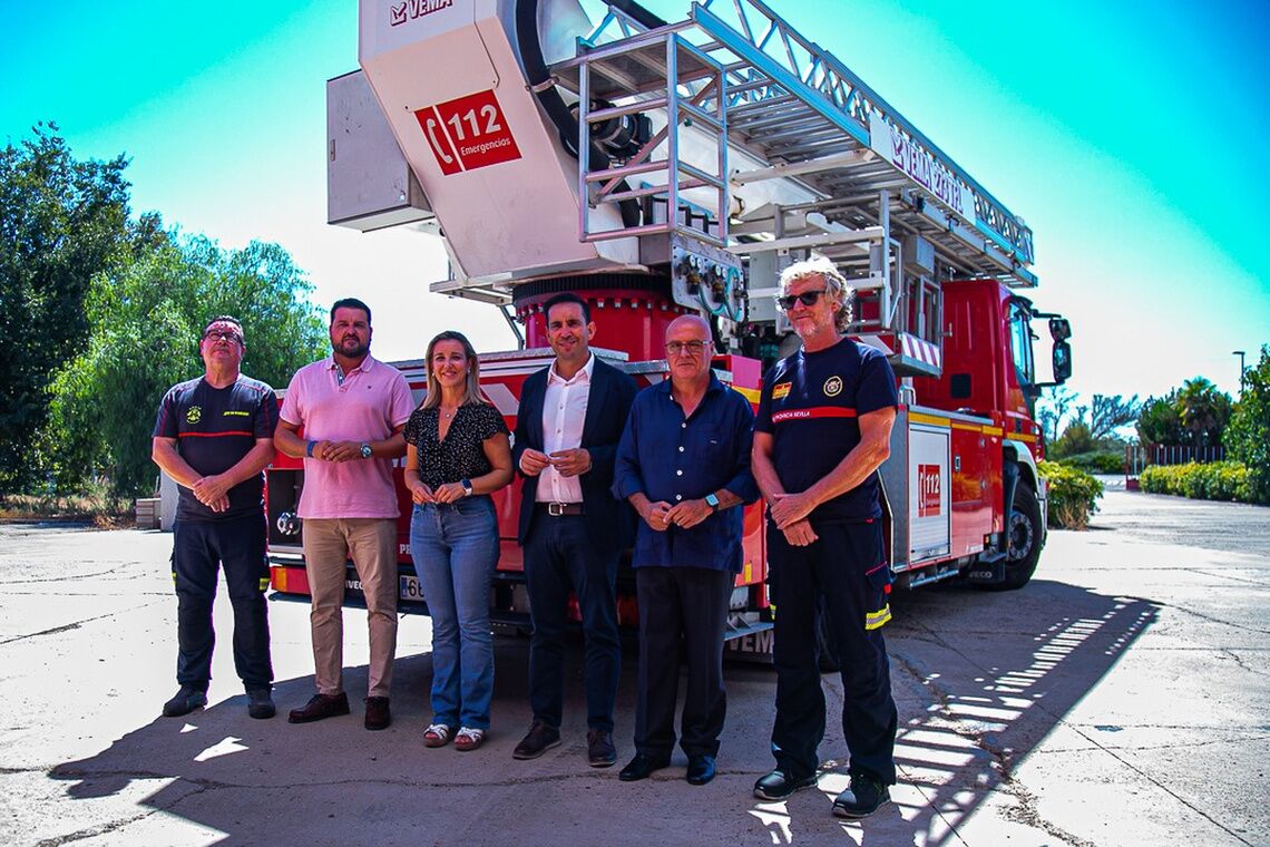 ​Los Bomberos de Alcalá suman un vehículo con brazo articulado para rescates en altura
