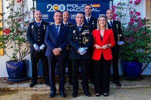 La alcaldesa destaca el valor de la Policía como garante de la legalidad y los valores democráticos