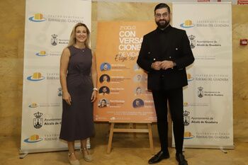 Manu Sánchez protagoniza un lleno absoluto en la tercera conferencia del ciclo “Conversaciones de Vida: elige ser feliz”