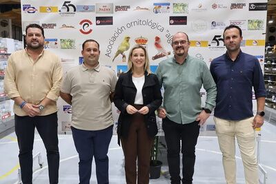 El Concurso Ornitológico Algüira reúne a 2.000 ejemplares en una exposición con variadas formas y especies