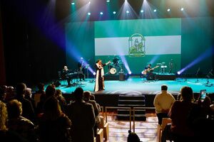 ​Falete clausura con un concierto inolvidable el Día de la Bandera en Alcalá de Guadaíra