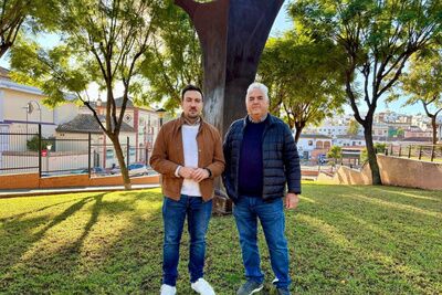 La escultura del Árbol de Rafael Cerdá ya luce su estado original tras los trabajos de limpieza y restauración