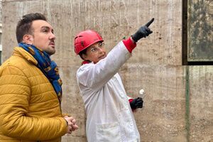 Limpieza y restauración de la Mujer Aceitunera ubicada en la rotonda Beca