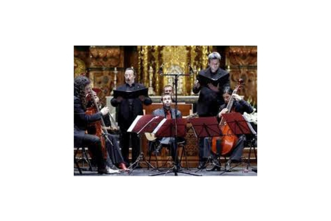 TRÍO L'UNISONO LLENA DE MÚSICA EL PATIO DEL AYUNTAMIENTO