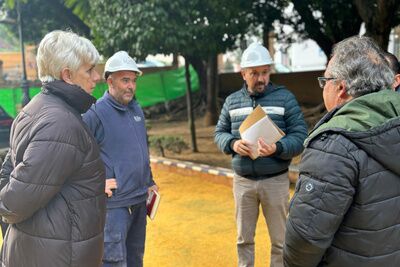 Avanzan las obras de rehabilitación del acceso principal al Parque Blas Infante que recuperarán su icónica escalinata