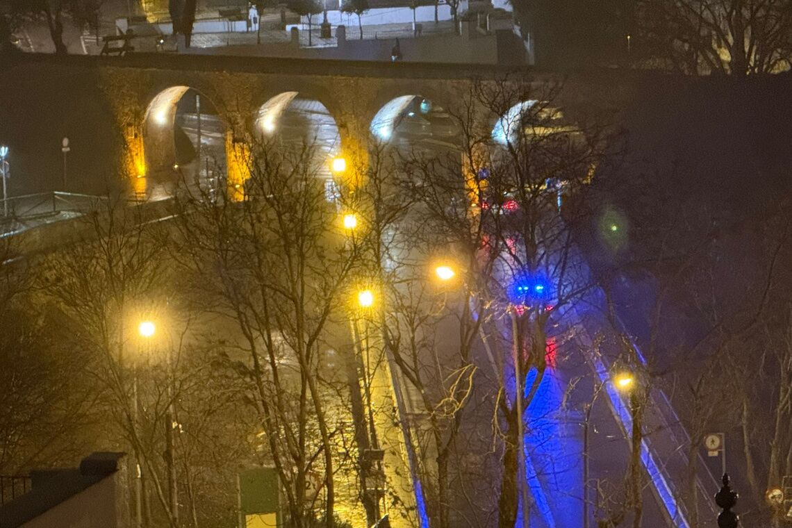 Corte al tráfico del Puente desde las 01:00 h por la crecida del Guadaíra