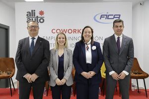 La alcaldesa destaca el compromiso con el territorio de las empresas alcalareñas en la jornada de coworking en Aliauto