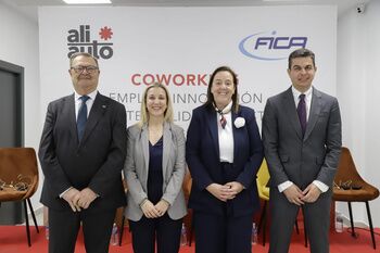 La alcaldesa destaca el compromiso con el territorio de las empresas alcalareñas en la jornada de coworking en Aliauto