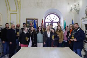 La alcaldesa traslada el agradecimiento y orgullo de Alcalá a los ganadores del Carnaval local en el COAC