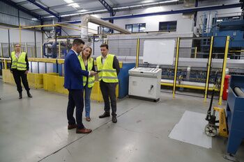 La alcaldesa elogia la apuesta del empresariado por la excelencia para el fortalecimiento del tejido industrial