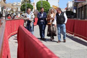 ​ Alcalá de Guadaíra recibe la Semana Santa con la puesta a punto de los palcos de su Carrera Oficial y sus calles engalanadas