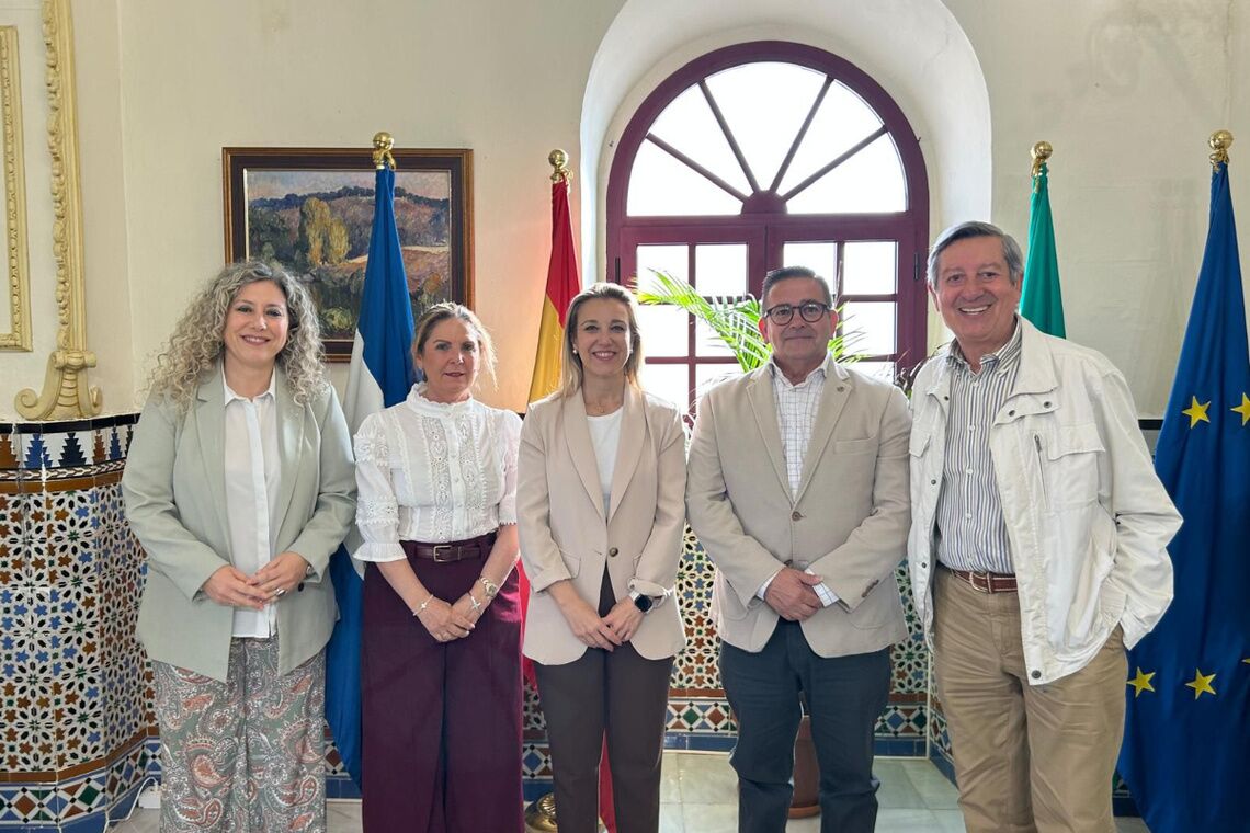 El Ayuntamiento reafirma su compromiso con las tradiciones y suscribe un convenio de colaboración con la Hermandad del Rocío