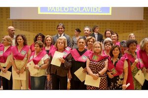 Graduación de cerca de medio centenar de alumnos del Aula Abierta de Mayores