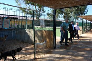 GUTIÉRREZ LIMONES INAUGURA EL CENTRO DE RECUPERACIÓN DE GALGOS MALTRATADOS