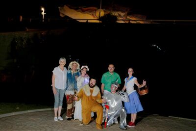 ​La magia llena el parque del Puente del Dragón cada noche de martes con “Buscando a Oz”