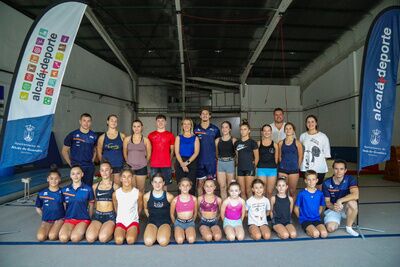 La alcaldesa respalda al Club Al-Kalat antes de su participación en el Mundial de Gimnasia Acrobática