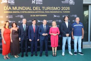 La alcaldesa destaca el desarrollo del turismo como sector indispensable para el futuro