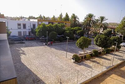 Nueva área de juegos infantiles en la plaza junto al Centro Cívico Medina de Haro